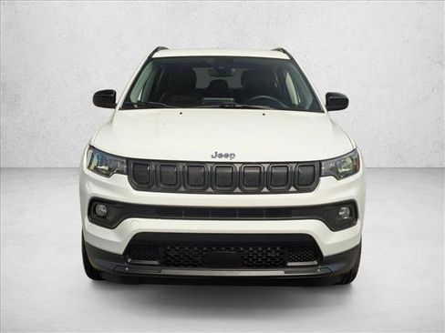 Used 2022 Jeep Compass Latitude image 2