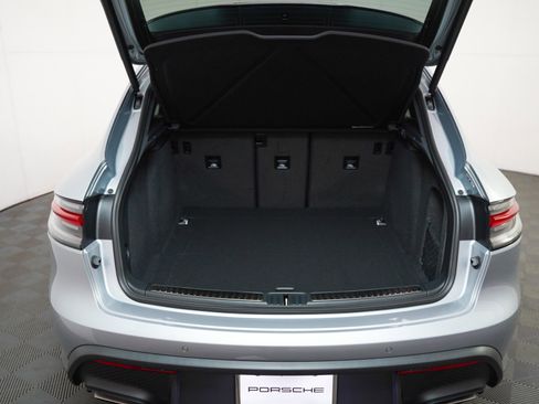 New 2026 Porsche Macan image 26