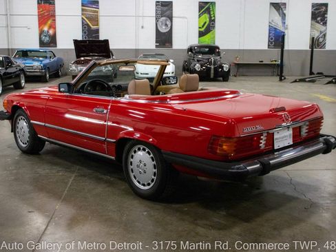 Used 1988 Mercedes-Benz 560 SL image 6