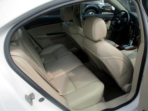 Used 2008 Saturn Aura XE w/ Premium Trim Package image 9