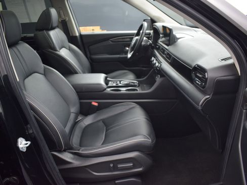 Used 2025 Honda Pilot Elite image 11