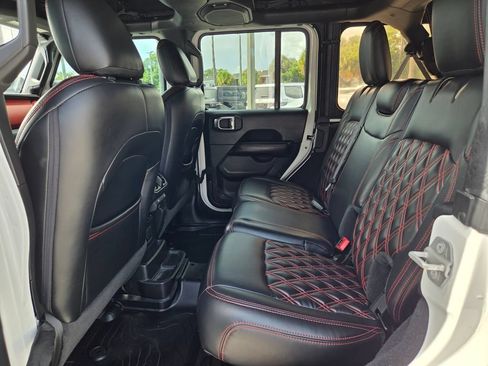 Used 2018 Jeep Wrangler Unlimited Rubicon AWD/4WD image 17