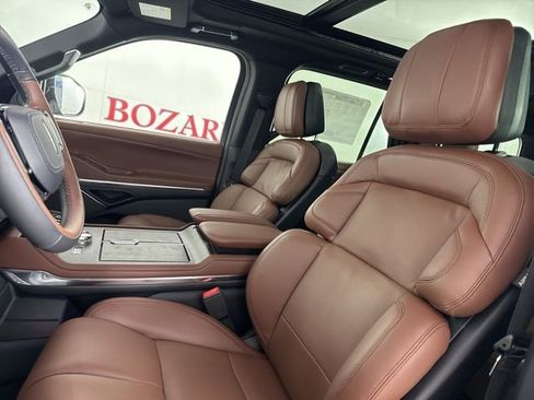 New 2025 Lincoln Navigator Reserve image 13