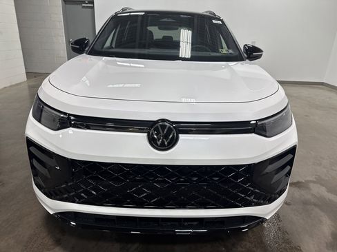 New 2026 Volkswagen Tiguan SE R-Line image 8