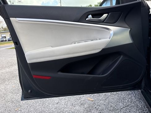 Used 2024 Genesis G70 2.5T image 31