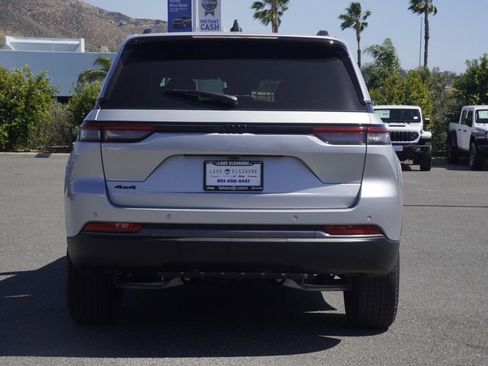 New 2026 Jeep Grand Cherokee Altitude image 5