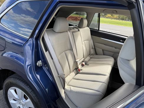 Used 2011 Subaru Outback 2.5i Premium w/ All-Weather Pkg image 12