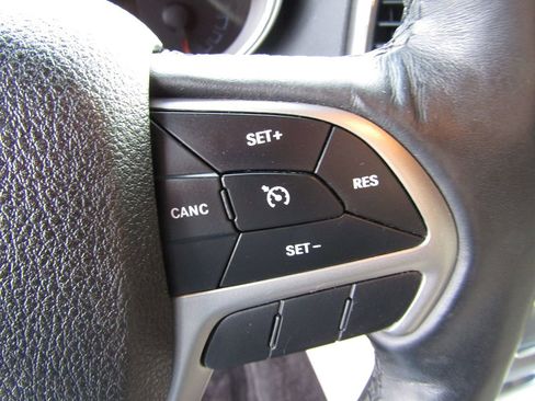 Used 2018 Jeep Grand Cherokee Laredo image 8