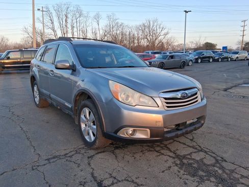 Used 2010 Subaru Outback 2.5i Premium AWD/4WD image 3