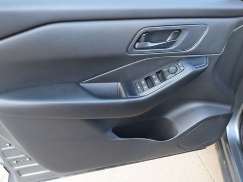 Used 2024 Nissan Rogue S FWD image 19