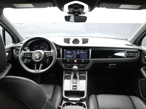 Certified 2025 Porsche Macan image 19