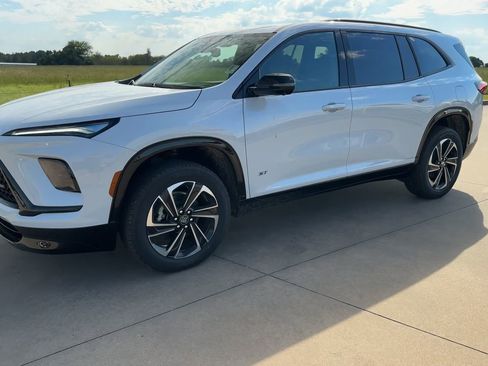 New 2026 Buick Enclave Sport Touring w/ LPO, Illumination Package image 5