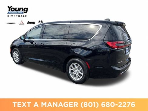 New 2026 Chrysler Pacifica Select FWD image 3