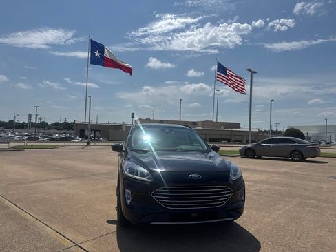 Used 2021 Ford Escape SEL w/ Technology Package FWD image 3