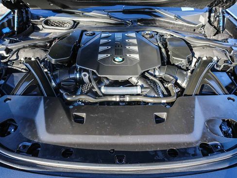 Used 2023 BMW 760i xDrive w/ Luxury Rear Seating Package image 27