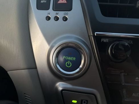 Used 2015 Toyota Prius V Four FWD image 15