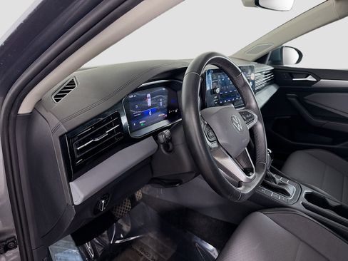 Used 2025 Volkswagen Jetta SE image 23