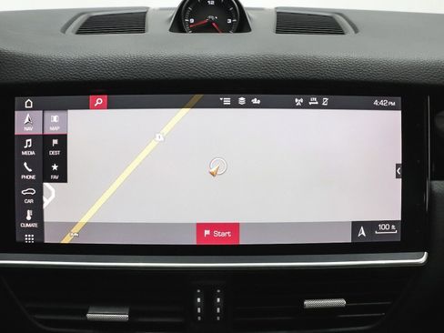 Used 2021 Porsche Cayenne w/ Premium Package image 37