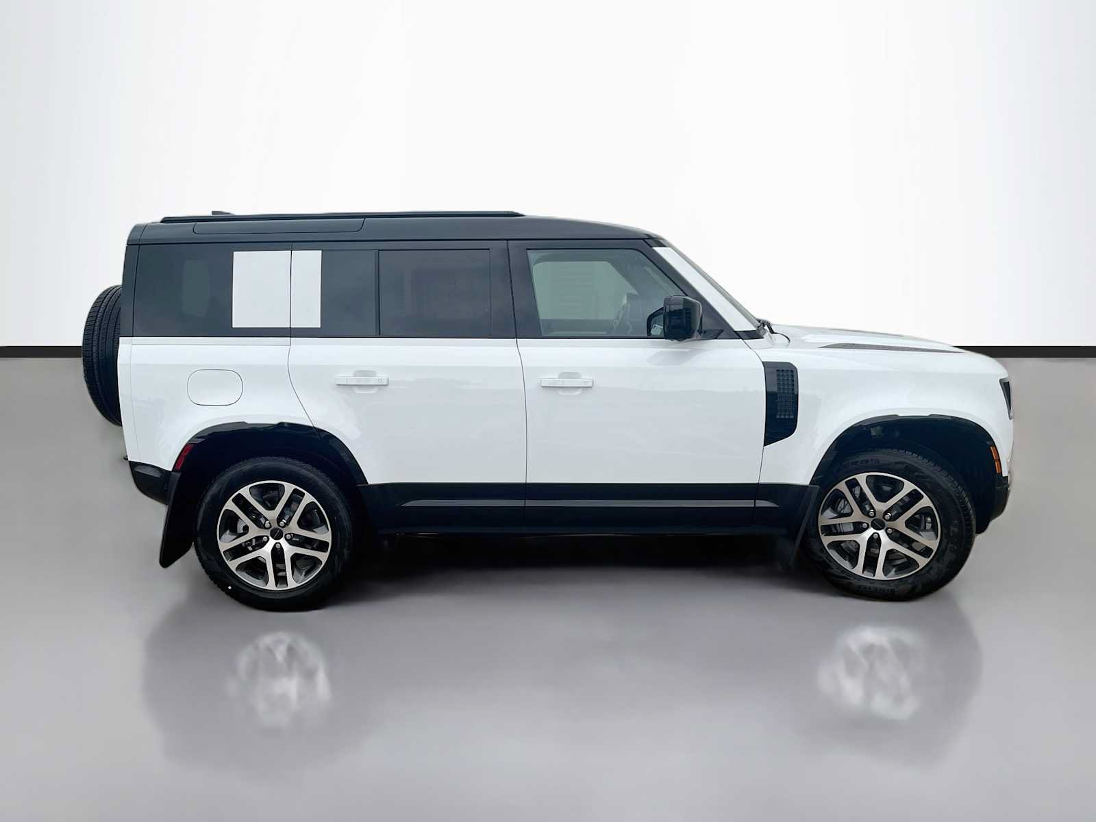 Used 2026 Land Rover Defender 110 X-Dynamic SE AWD/4WD image 7