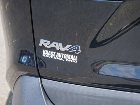 Used 2021 Toyota RAV4 LE w/ Carpet Mat Package (TMS) AWD/4WD image 7