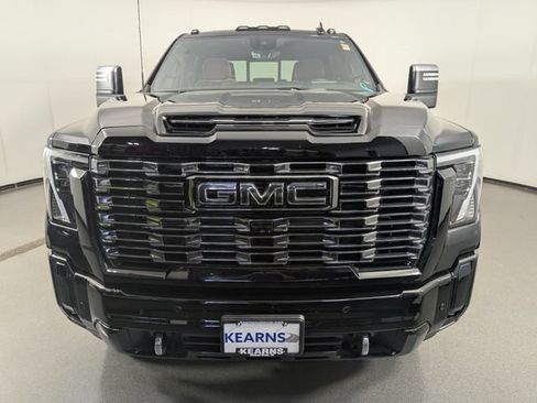 Used 2025 GMC Sierra 3500 Denali Ultimate AWD/4WD image 3