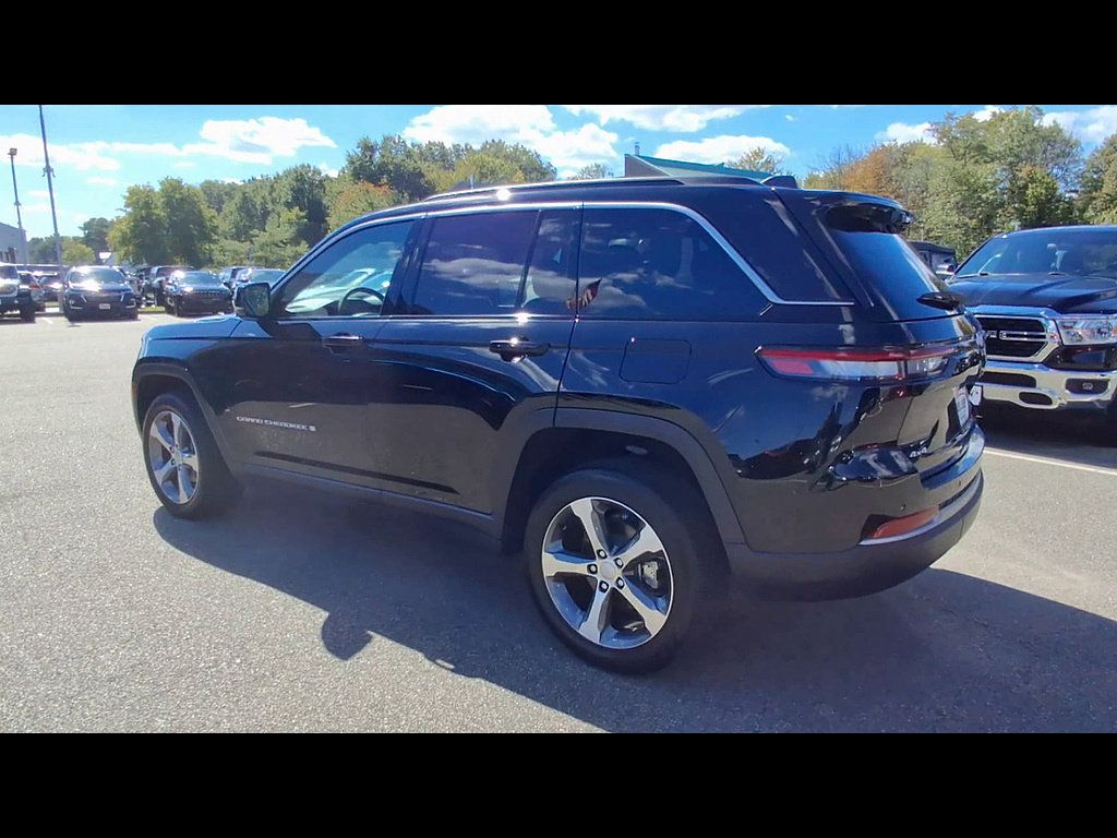 Used 2026 Jeep Grand Cherokee Limited AWD/4WD image 6