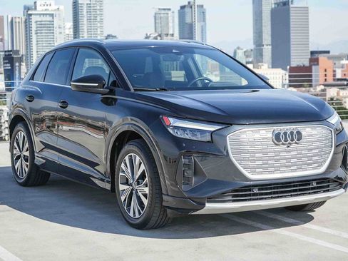 Used 2023 Audi Q4 e-tron Premium Plus w/ Premium Plus image 3