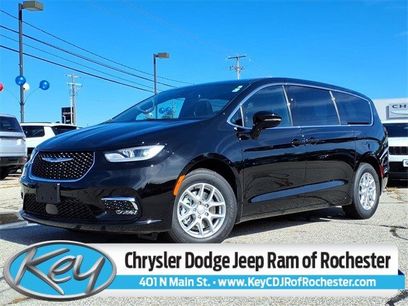 New 2026 Chrysler Pacifica Select