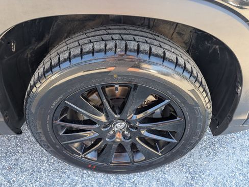 Used 2019 Toyota Highlander SE image 4