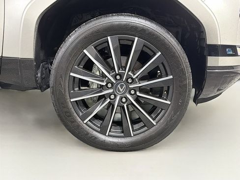 Used 2025 Lexus GX 550 w/ Accessory Package (2T) AWD/4WD image 36