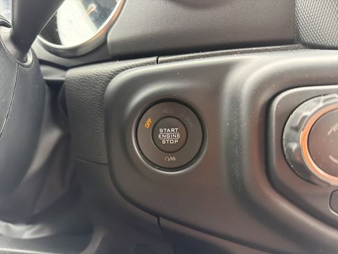 Used 2022 Jeep Wrangler Unlimited Sahara w/ Cold Weather Group image 18