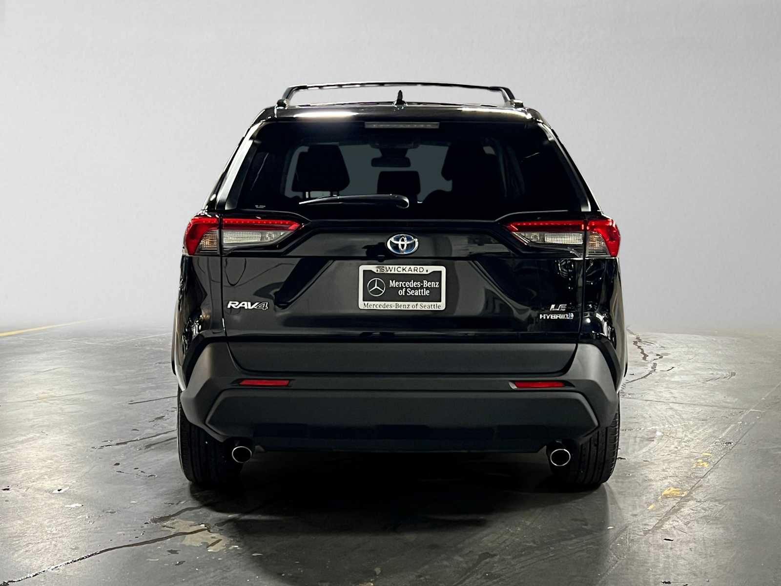 Used 2021 Toyota RAV4 LE AWD/4WD image 4