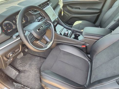 New 2025 Jeep Grand Cherokee L Altitude AWD/4WD image 11