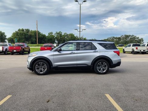 Certified 2021 Ford Explorer XLT w/ Equipment Group 202A AWD/4WD image 4