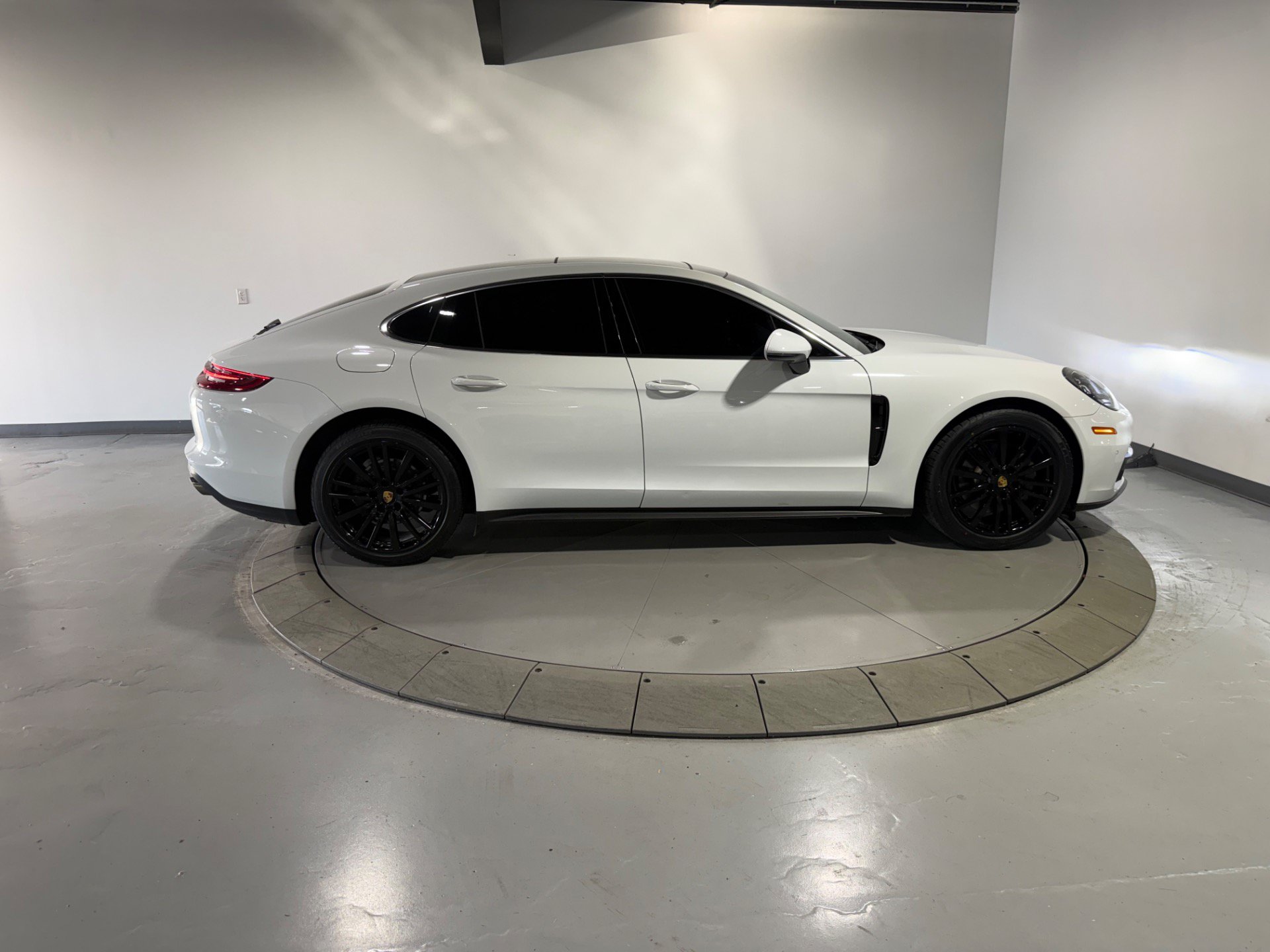Used 2017 Porsche Panamera 4S AWD/4WD image 6
