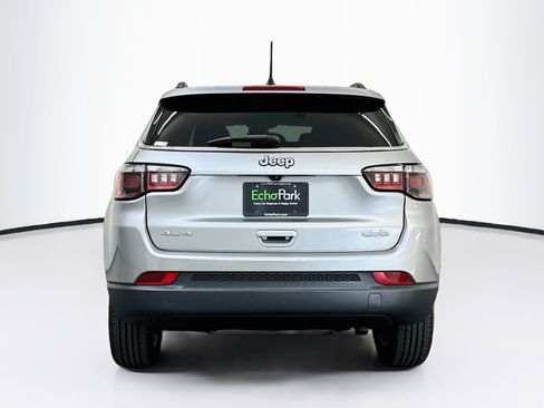 Used 2022 Jeep Compass Latitude w/ Convenience Group AWD/4WD image 7