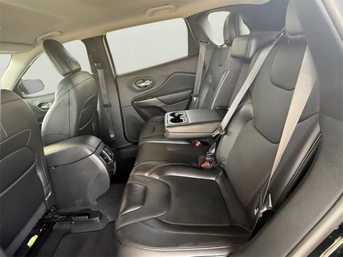 Used 2019 Jeep Cherokee Limited image 35