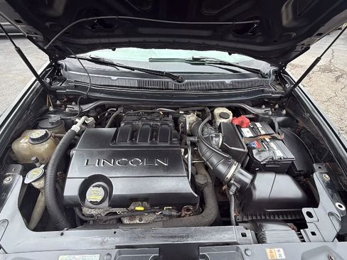 Used 2010 Lincoln MKT AWD image 19