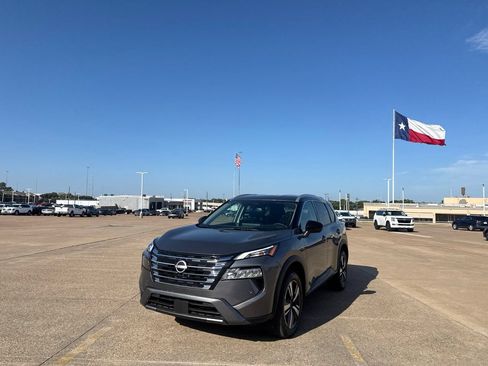 Certified 2026 Nissan Rogue SL FWD image 8