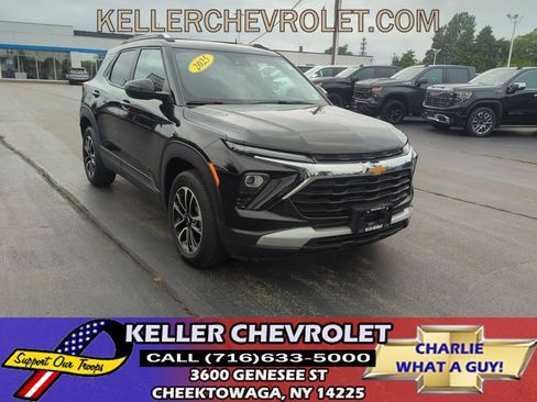 Certified 2025 Chevrolet TrailBlazer LT AWD/4WD image 1