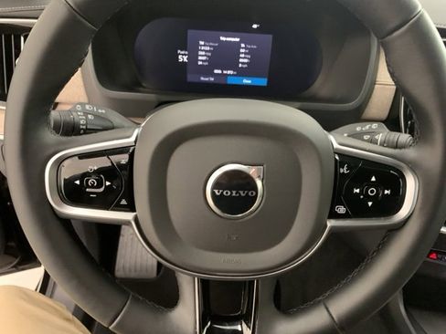 Certified 2025 Volvo XC90 B6 Plus image 15