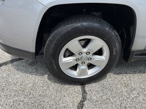 Used 2014 Jeep Compass Sport FWD image 10
