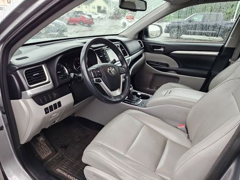 Used 2015 Toyota Highlander XLE AWD/4WD image 9
