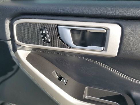 Used 2024 Ford Explorer XLT image 48