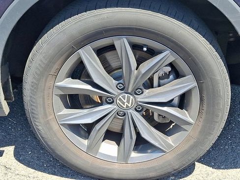 Used 2023 Volkswagen Tiguan SE w/ Panoramic Sunroof Package AWD/4WD image 9