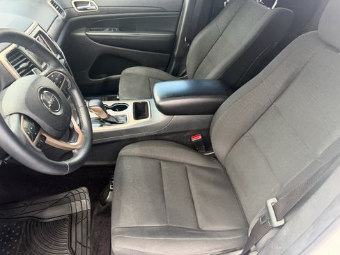Used 2017 Jeep Grand Cherokee Laredo RWD image 22