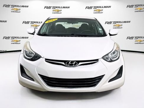 Used 2015 Hyundai Elantra SE image 2