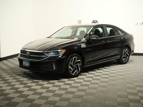 Used 2024 Volkswagen Jetta SEL FWD image 4