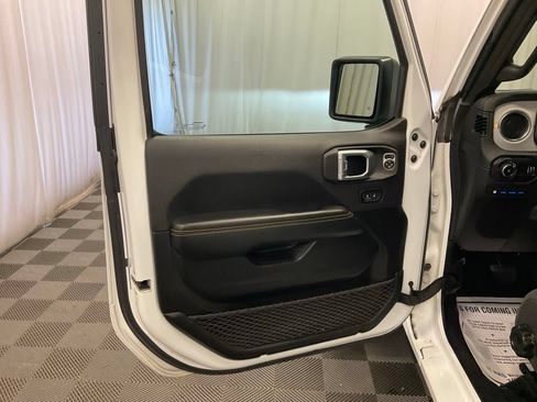 Used 2024 Jeep Wrangler Unlimited Sahara AWD/4WD image 21