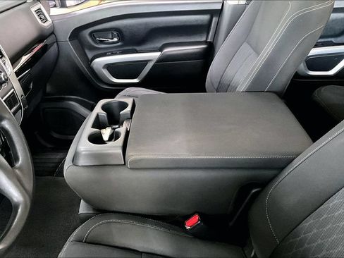 Used 2017 Nissan Titan SV AWD/4WD image 16